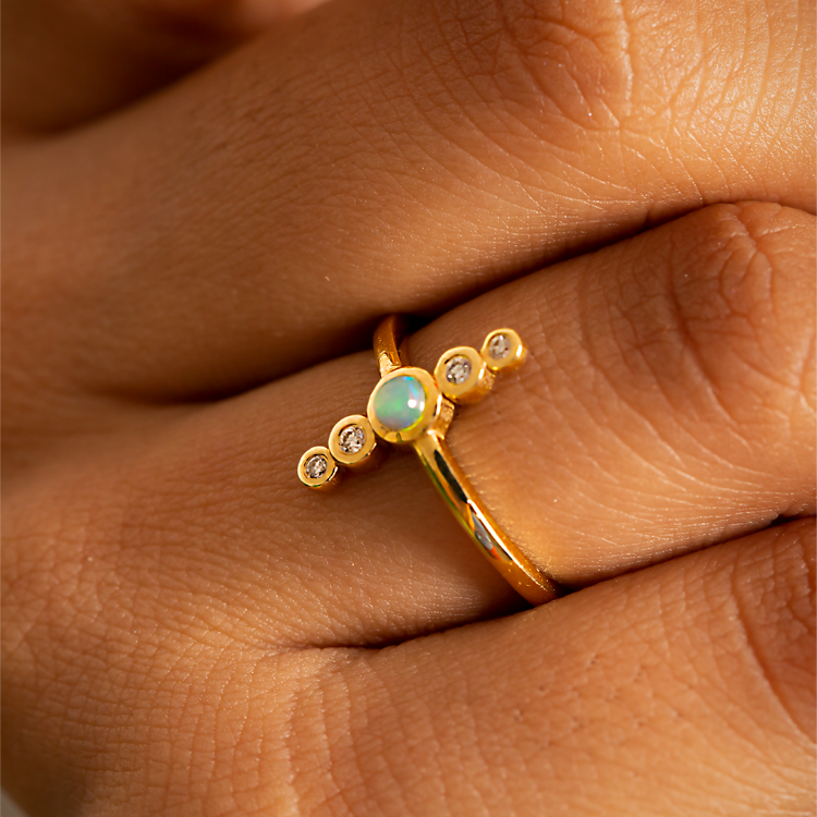 Atlas Ring stackable lab diamond yellow Gold hand model