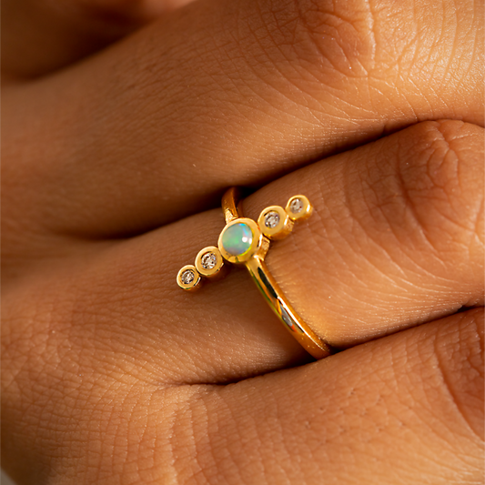 Atlas Ring stackable lab diamond yellow Gold hand model