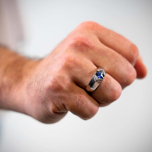 Olympian Ring Model white Gold Hand Saphir